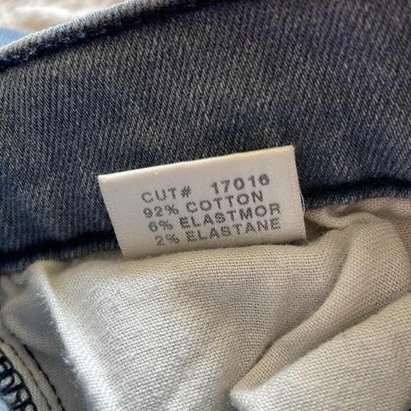 J Brand Capri Denim Jeans In Strobe Wash Made in USA - Picture 11 of 13